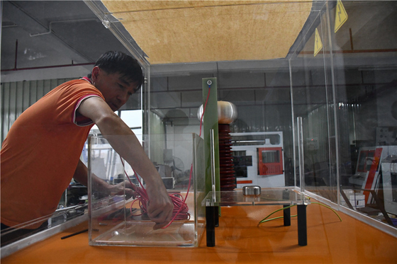 IEC 60243-1'e Göre 100kV Elektriksel Dayanım Test Cihazı Laboratuvar Test Makinesi